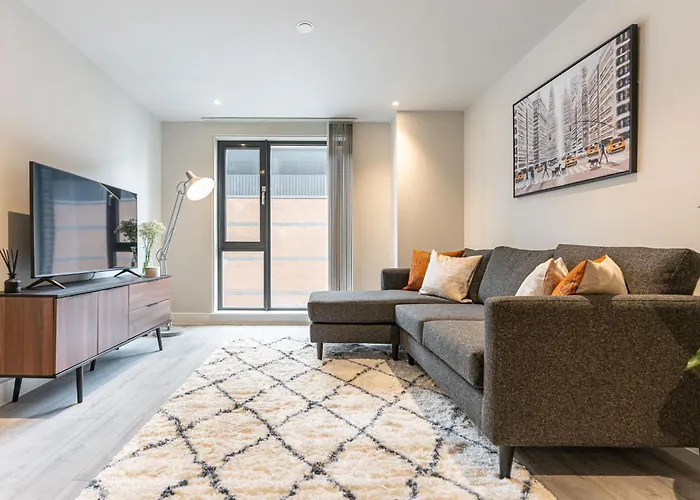 Stylish 2 Bed 2 Bath Apt In Bmh City Centre