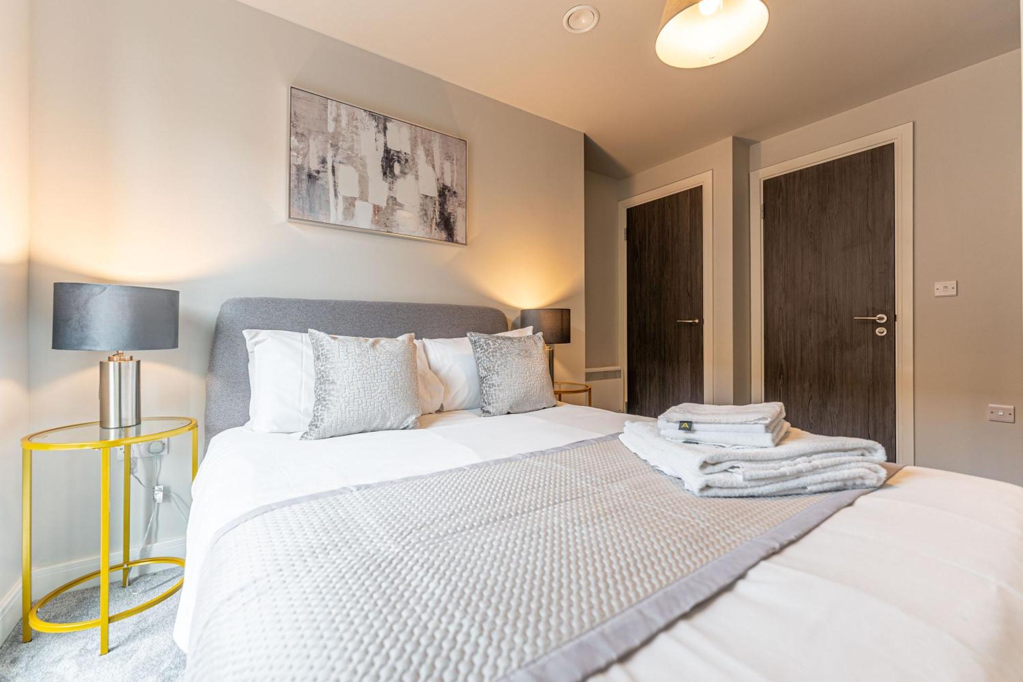 Stylish 2 Bed 2 Bath In Bmh Centre Apartment Birmingham