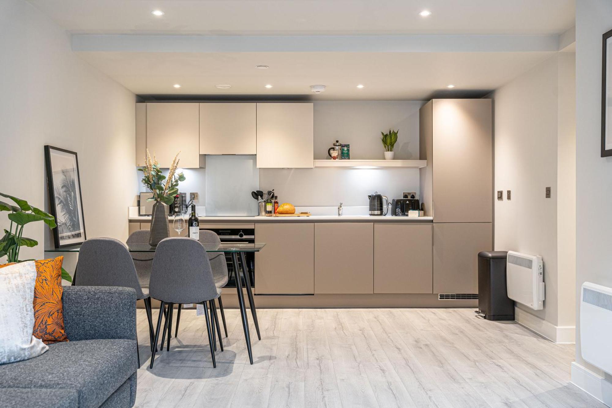 Apartment Stylish 2 Bed 2 Bath In Bmh Centre