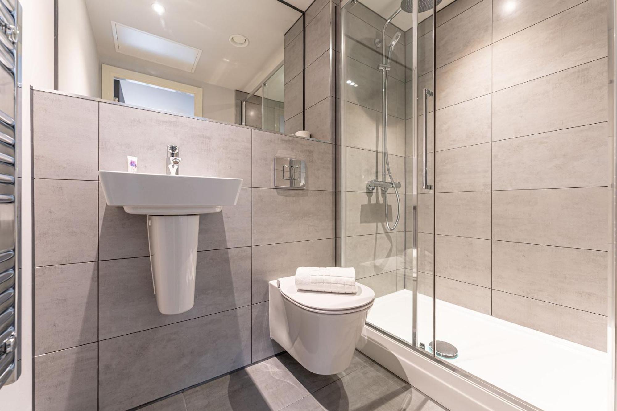 Stylish 2 Bed 2 Bath In Bmh Centre Birmingham