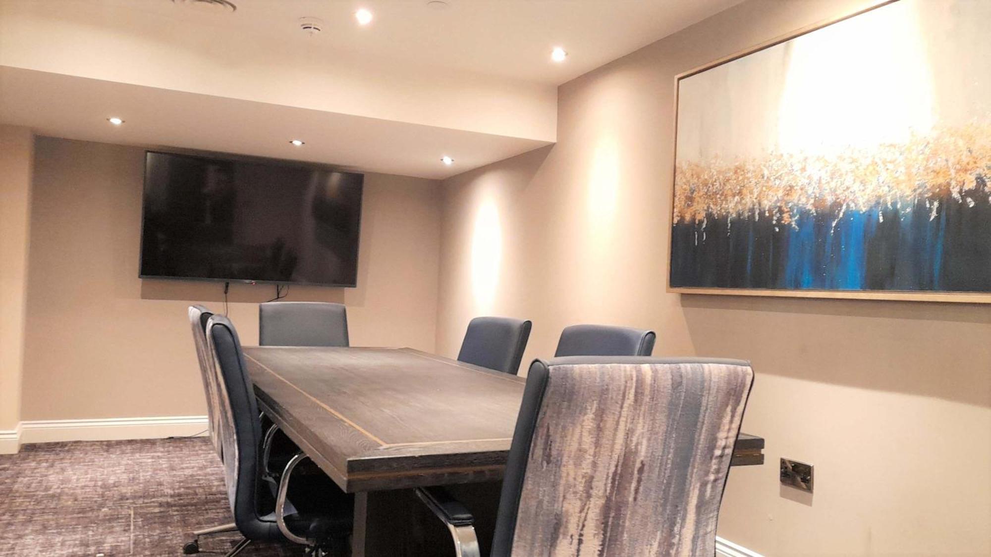 Stylish 2 Bed 2 Bath In Bmh Centre Apartment