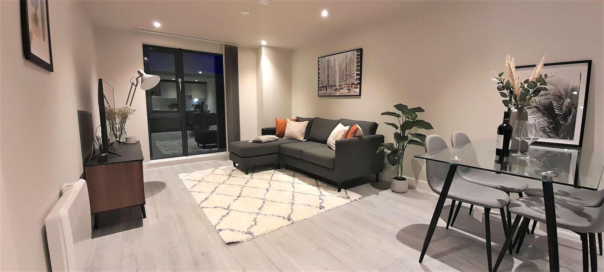 Stylish 2 Bed 2 Bath In Bmh Centre *