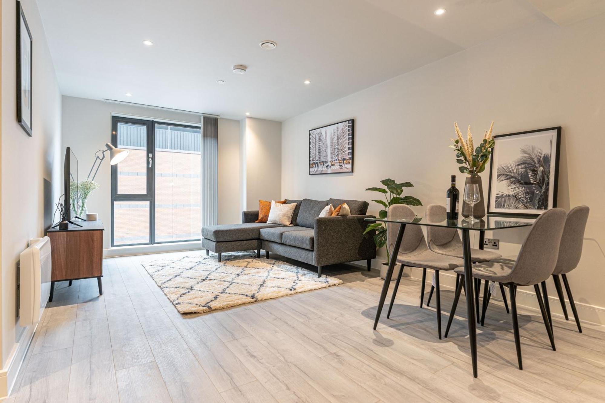 Apartment Stylish 2 Bed 2 Bath In Bmh Centre *