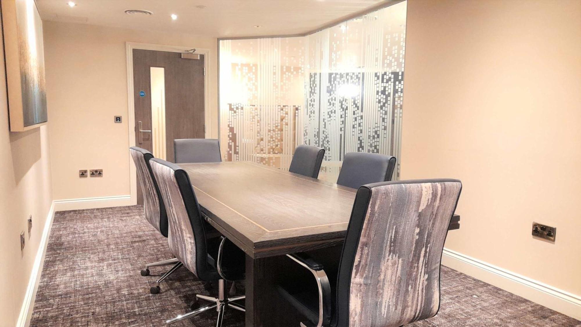 Apartment Stylish 2 Bed 2 Bath In Bmh Centre *